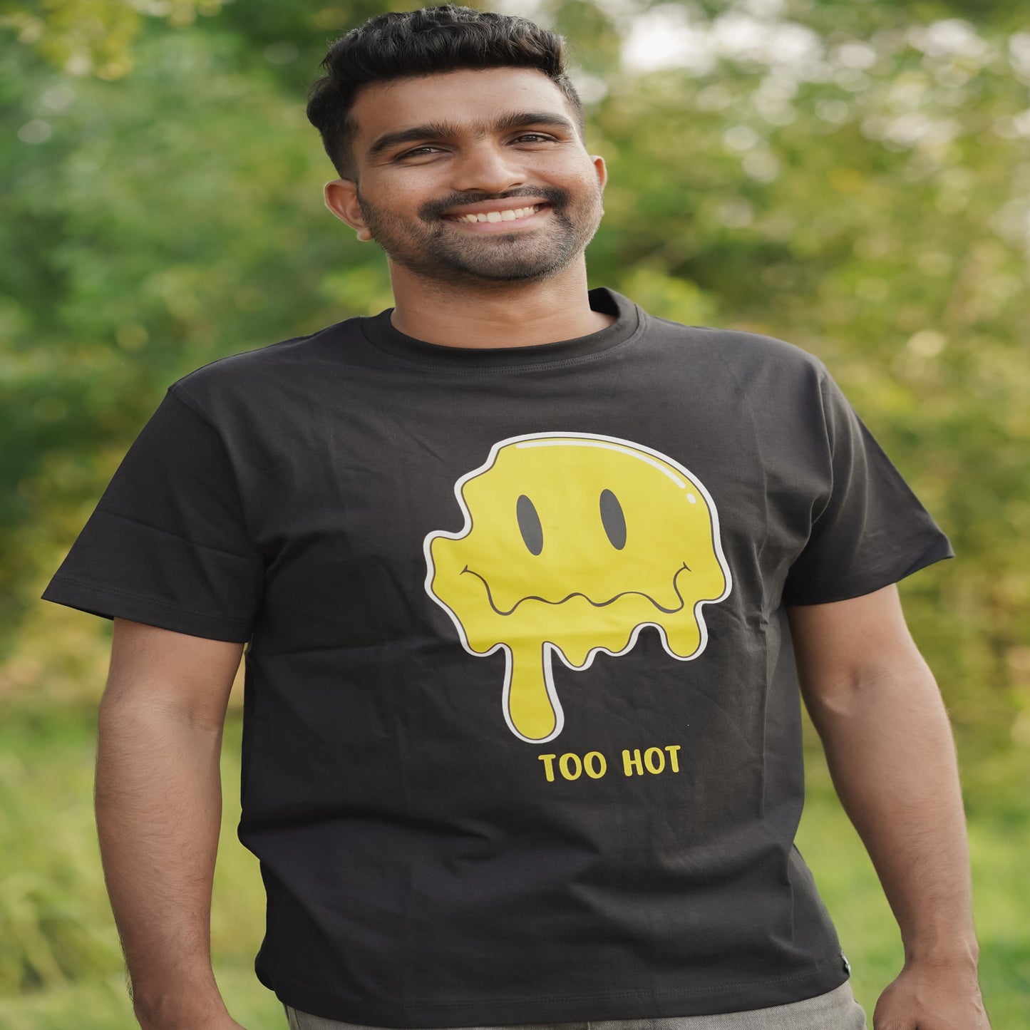 T-Shirt: TOO HOT